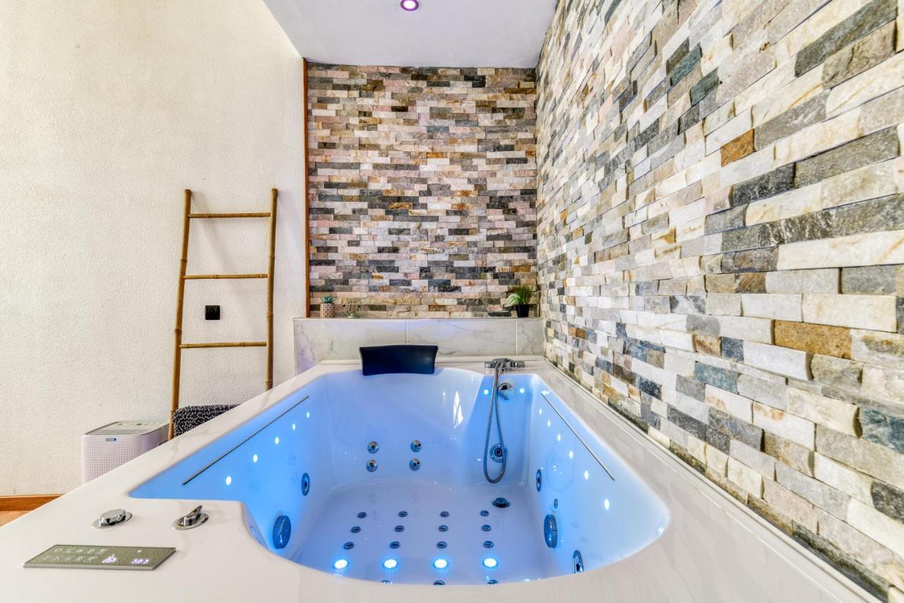 Parenthese Occitane -Wifi - Balneo- Parking Gratuit - Netflix Apartment Carcassone Exterior photo